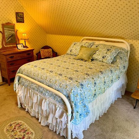 Pansy'S Parlor Bed & Breakfast Golden Luaran gambar
