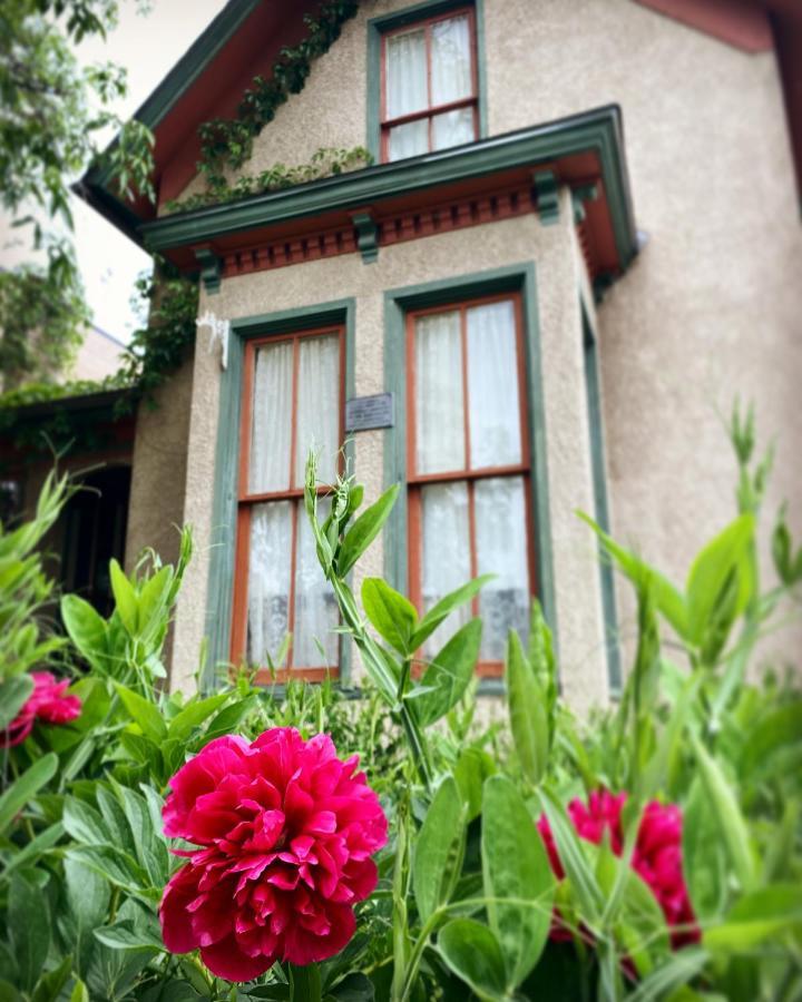 Pansy'S Parlor Bed & Breakfast Golden Luaran gambar