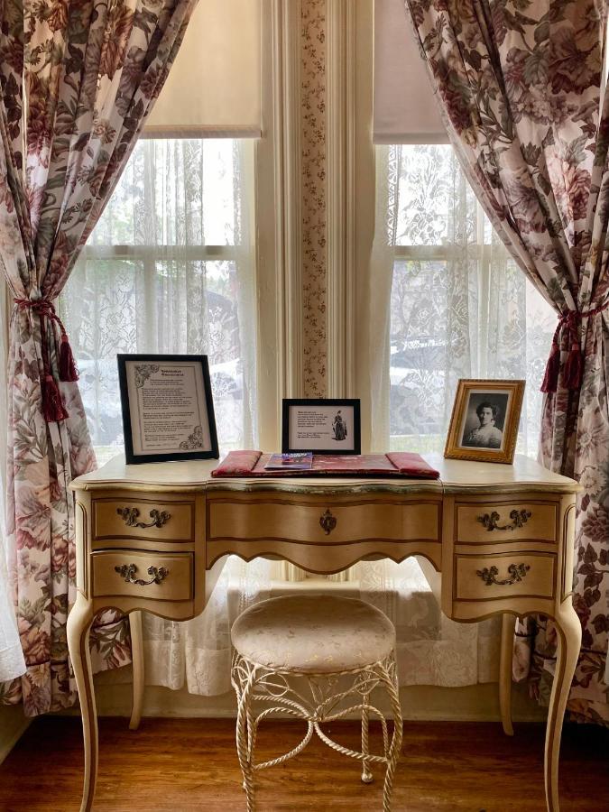 Pansy'S Parlor Bed & Breakfast Golden Luaran gambar