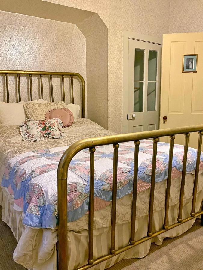 Pansy'S Parlor Bed & Breakfast Golden Luaran gambar