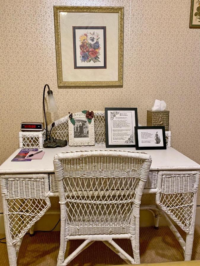 Pansy'S Parlor Bed & Breakfast Golden Luaran gambar