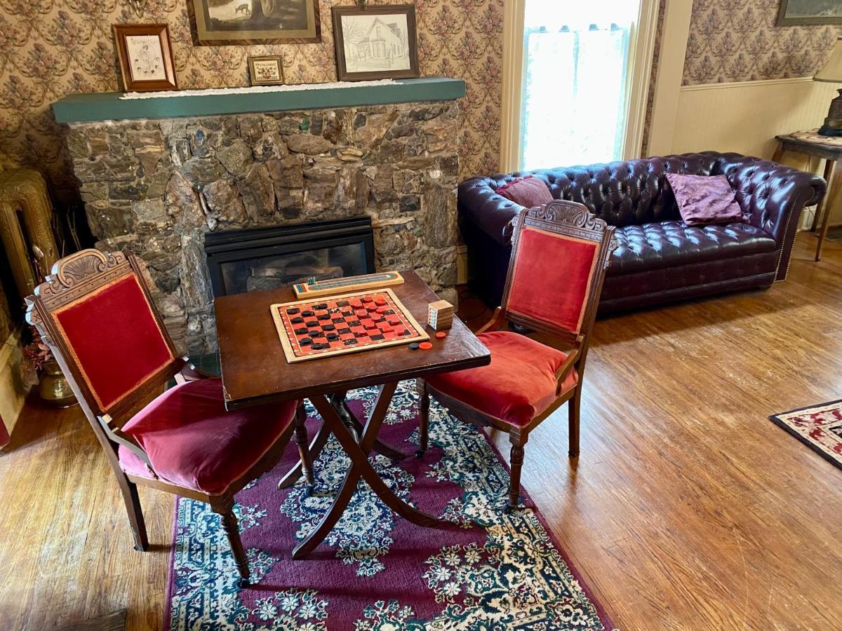 Pansy'S Parlor Bed & Breakfast Golden Luaran gambar