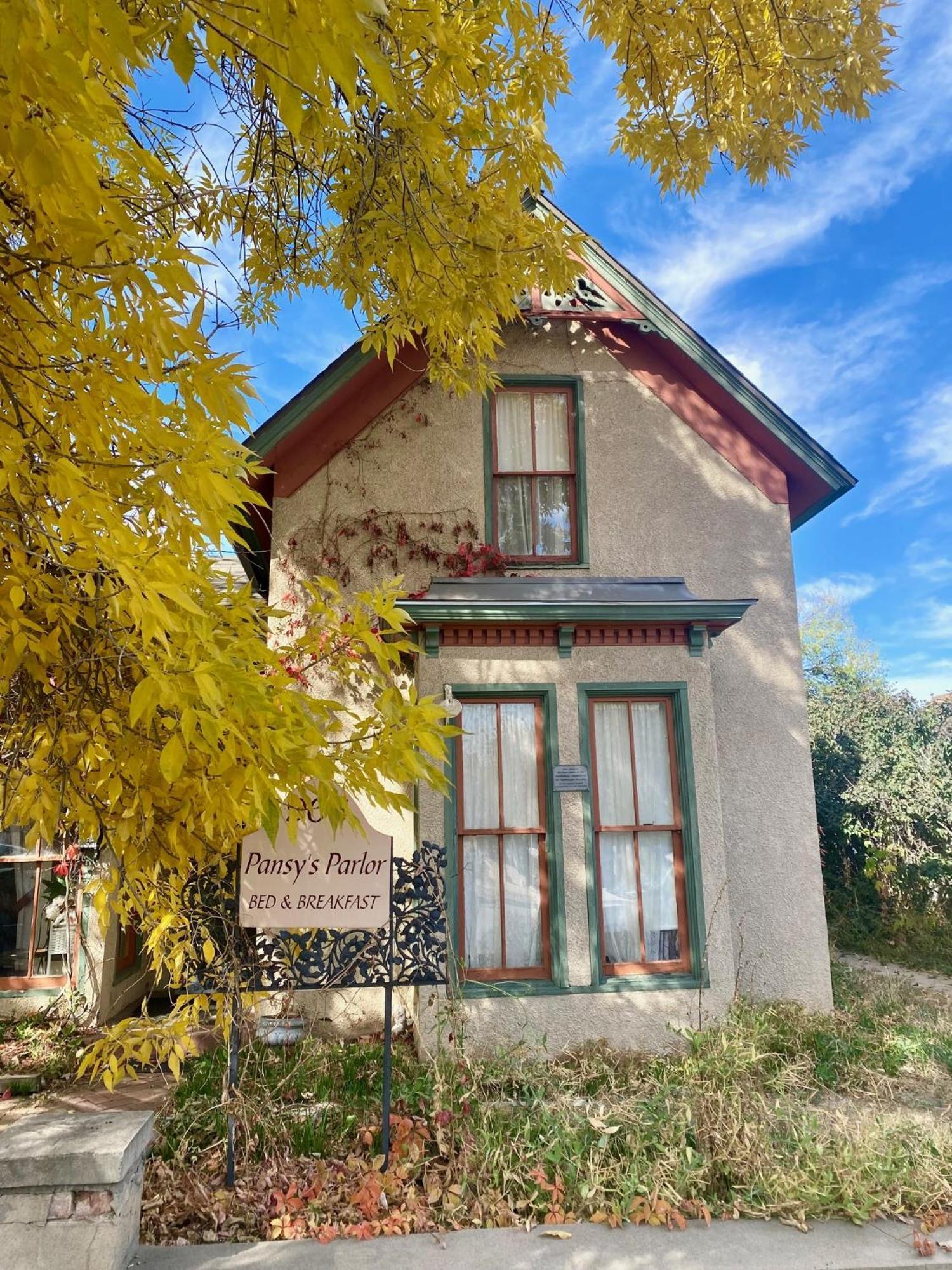 Pansy'S Parlor Bed & Breakfast Golden Luaran gambar